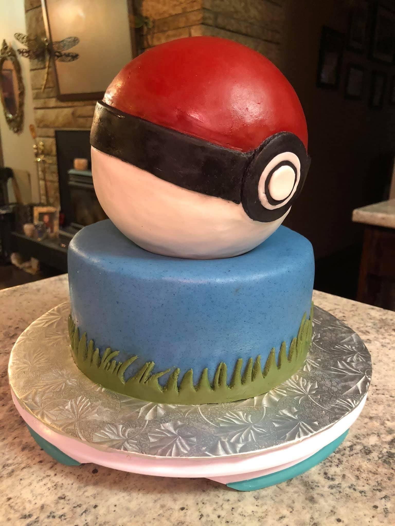 Pokéball Cake